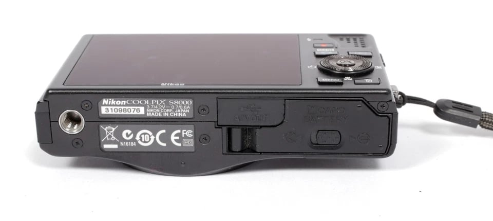 Nikon Coolpix S8000 advanced compact digital camera + battery +